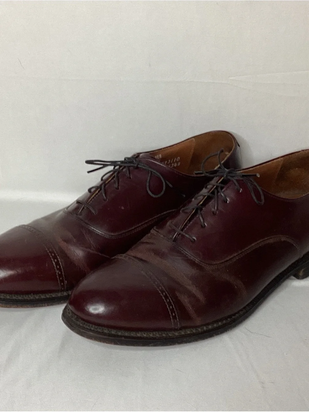 Bostonian Men's Burgundy Leather Cap-Toe Oxfords